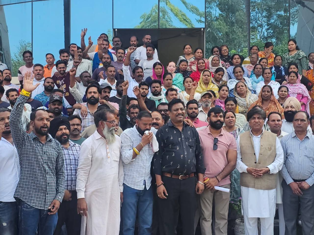 The strike of sanitation workers has ended due to the efforts of MLA Brahm Shankar Jimpa.